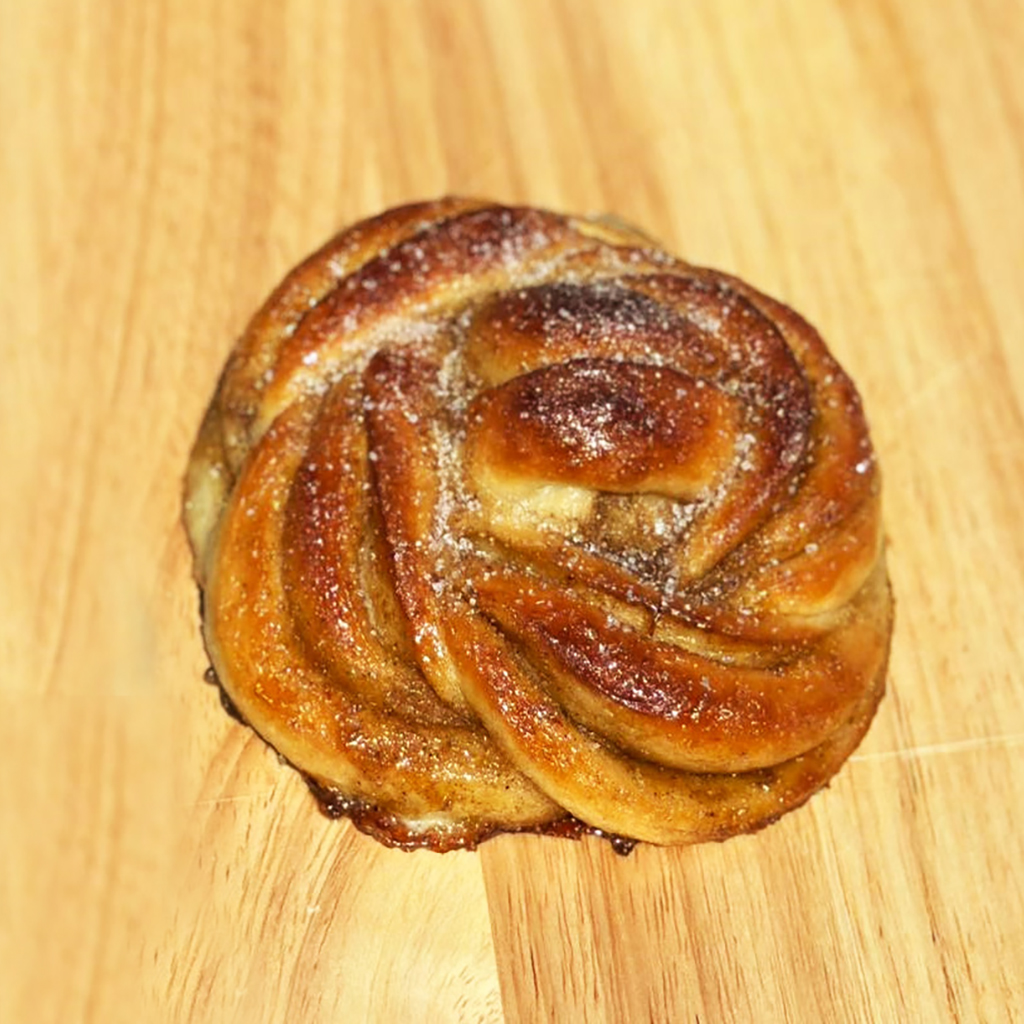 MLKÅ Bakery - Cardamom Twist ,مخبز ملكة - حلوى الهيل الملتوية